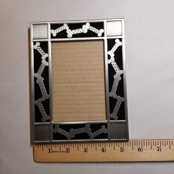 Dog Puppy Picture Frame, Silver Dog Bones on Black Velvet, For 3.5 x 5 Photo's - Picture 3 of 5